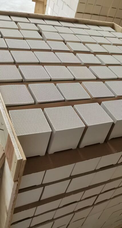Densidade de buraco de honeycomb otimizada Honeycomb mullite Corundum tijolo para maximizar a eficiência de troca de calor Material refratário